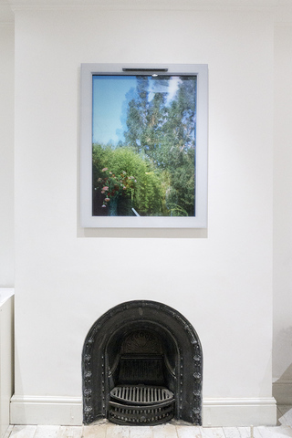 Lucy, 2014. C-print, diasec, 100 x 74 cm, in: Sinaida Michalskaja, Window 2, 2016, or project, London