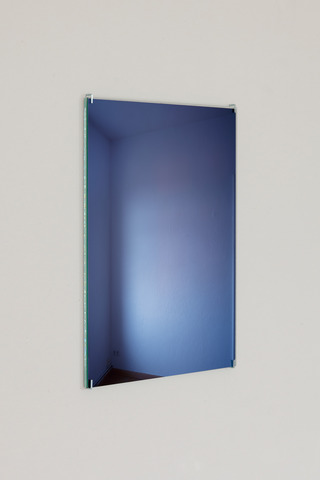 Linke Wand links 2, 2019, c-print mounted on aluminium between two sheets of glass, 30 × 26 cm, in: Ici et là-bas, Goethe-Institut, Paris, 2019 