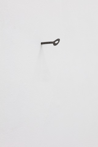 Key hammered into wall, 2023. Security key, wall, 3 x 2 x 7.5 cm, in: Sinaida Michalskaja and Jessica Andrey Bogush, Drei Schwestern, 2023, Shahin Zarinbal, Berlin 