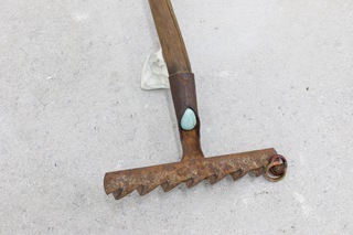 Multipass (for you), 2023.
Rake, glass crystal, clay, copper, blue tac, therapeutic tape, amazonite,
handcuff keys, rings,
10 x 21 x 78 cm (detail)