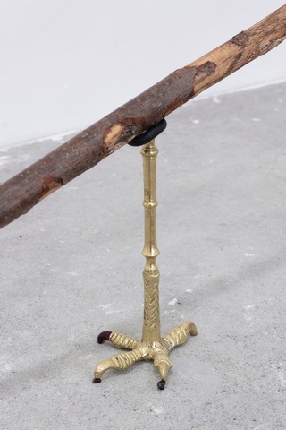 Multipass (chicken), 2023.
Rake, lapis lazulis in gold mount, sapphire earring, amethyst earring,
garnets, messing stand, cockring, nail polish
47.5 x 20 x 145 cm (detail)