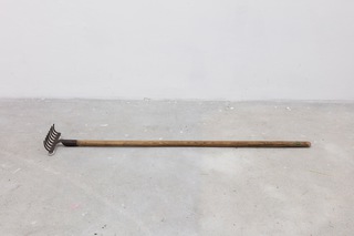 Multipass (for alignment), 2023. Rake, temporary tattoos, stickers, quartz, heart shaped bead, soft pastel,
8 x 20 x 123 cm