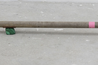 Multipass (for cosmic alllove), 2023.
Rake, malachit, garnet, silver, copper, control wristbands, spirit level,
11 x 21 x 168 cm (detail)